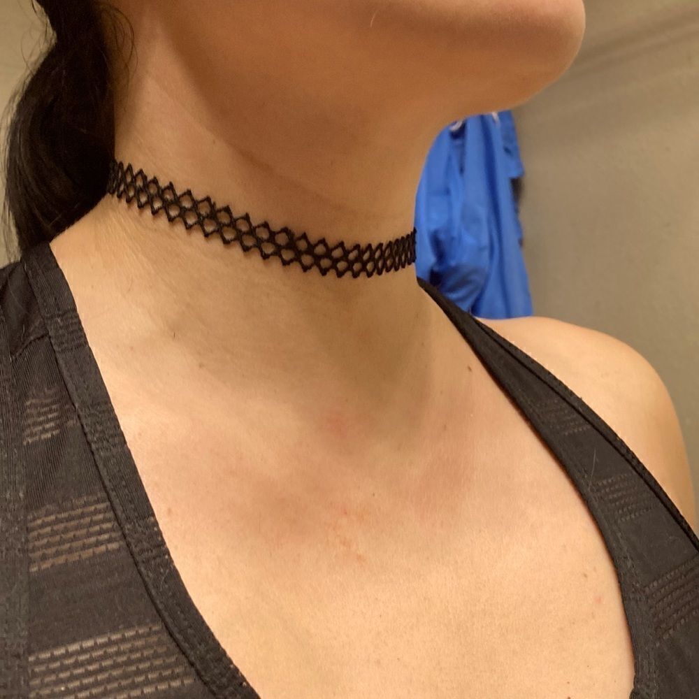Choker necklace  